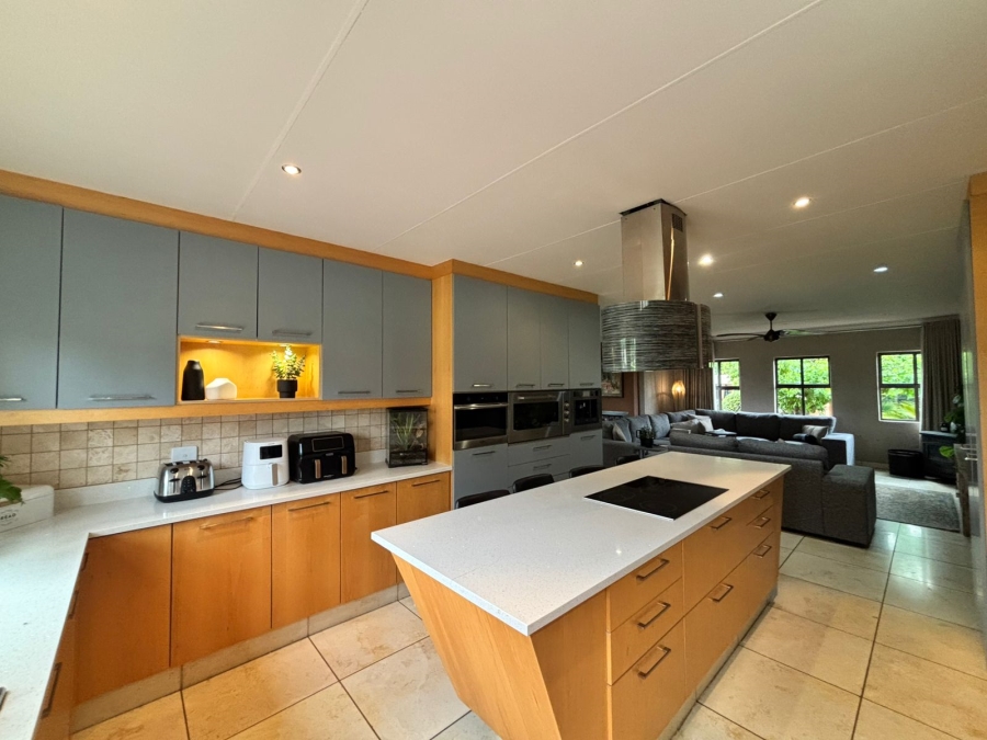 5 Bedroom Property for Sale in Grimbeeck Park North West